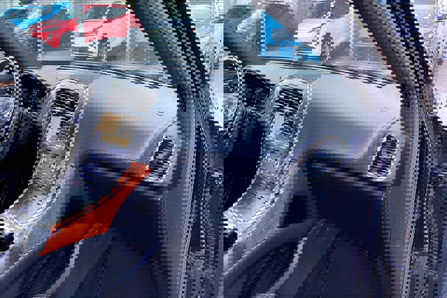 Used 2017 Lincoln MKX Reserve w/ Driver Assistance Package image 19