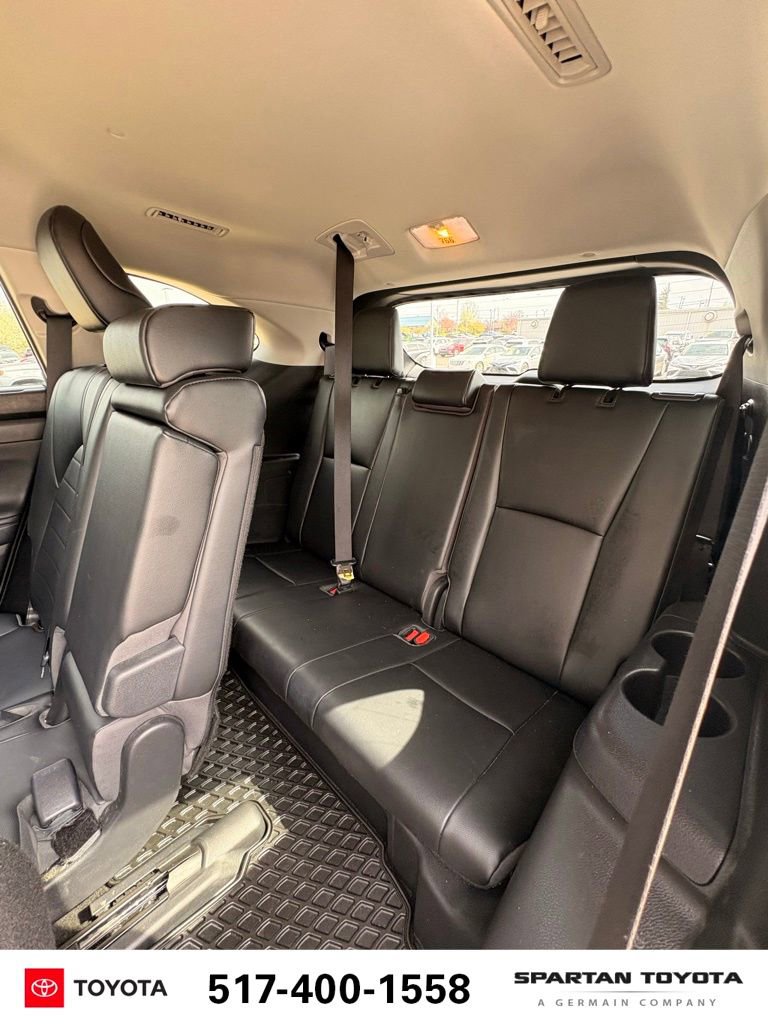 Used 2023 Toyota Highlander XLE image 14