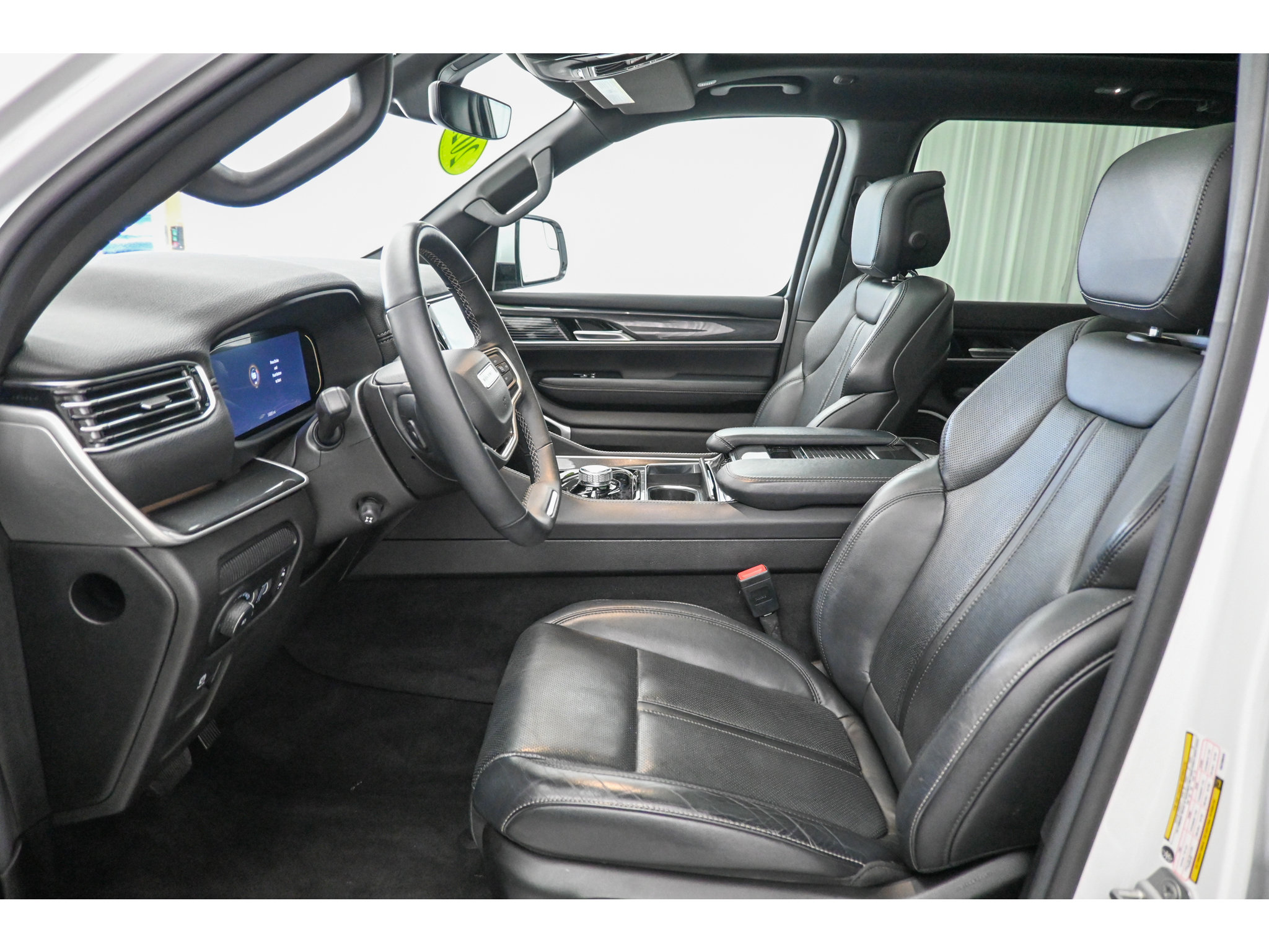 Used 2022 Jeep Wagoneer Series I w/ Premium Group I AWD/4WD image 11