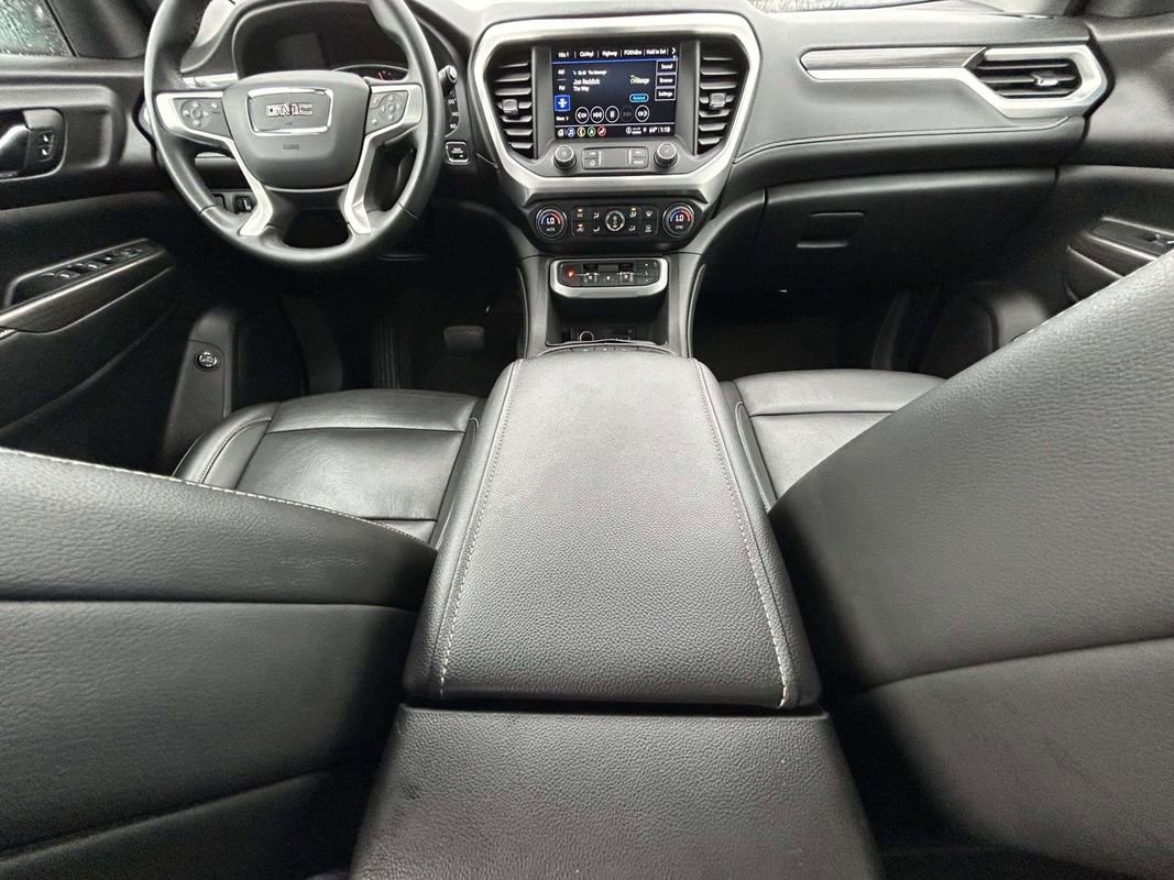 Used 2023 GMC Acadia SLT image 13