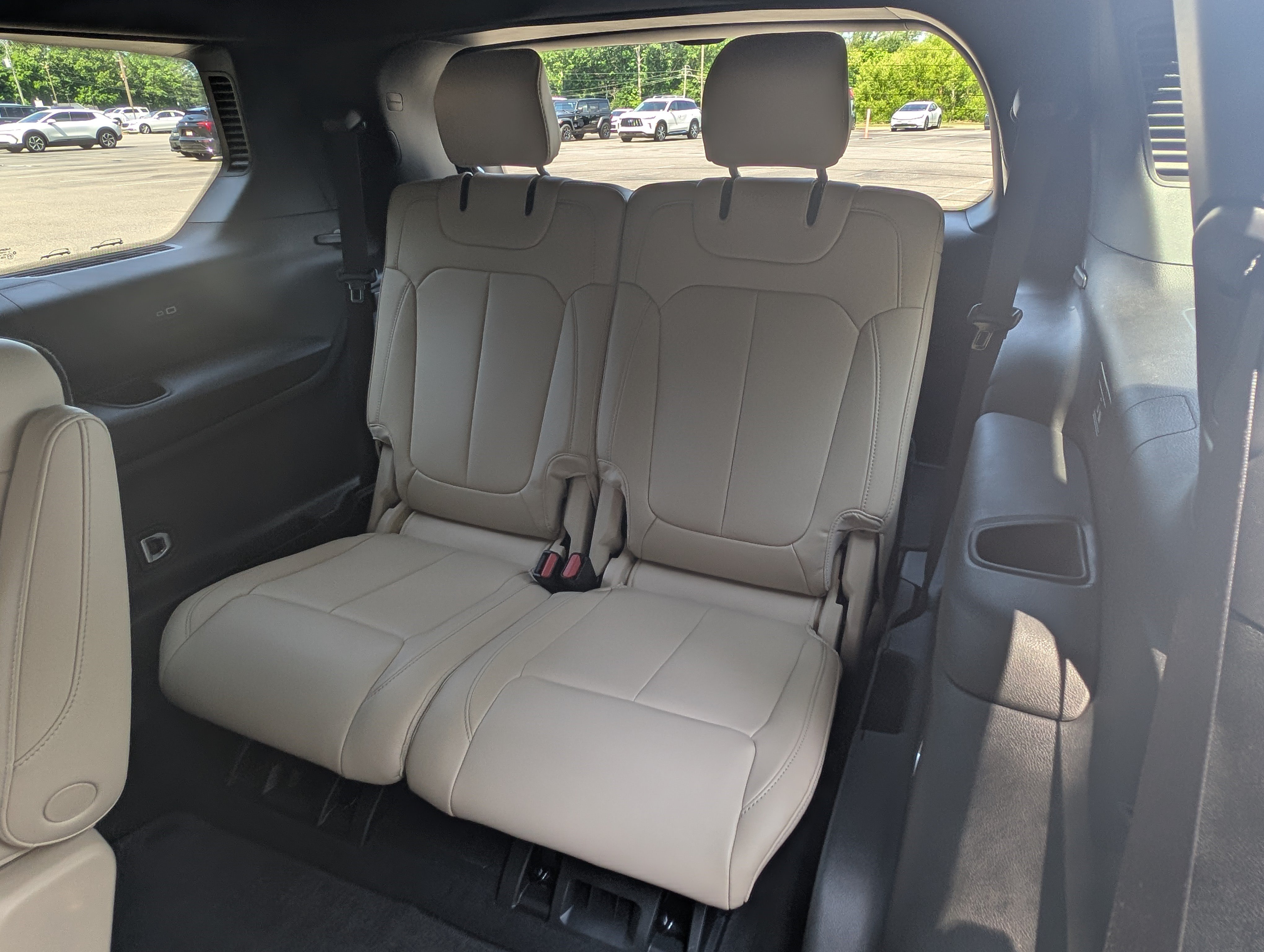 Used 2024 Jeep Grand Cherokee L Limited w/ Black Appearance Package RWD image 18