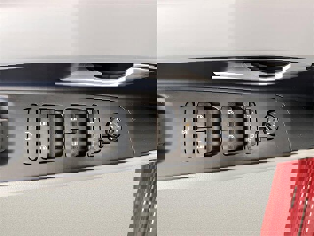 Used 2025 Hyundai Elantra Limited image 18