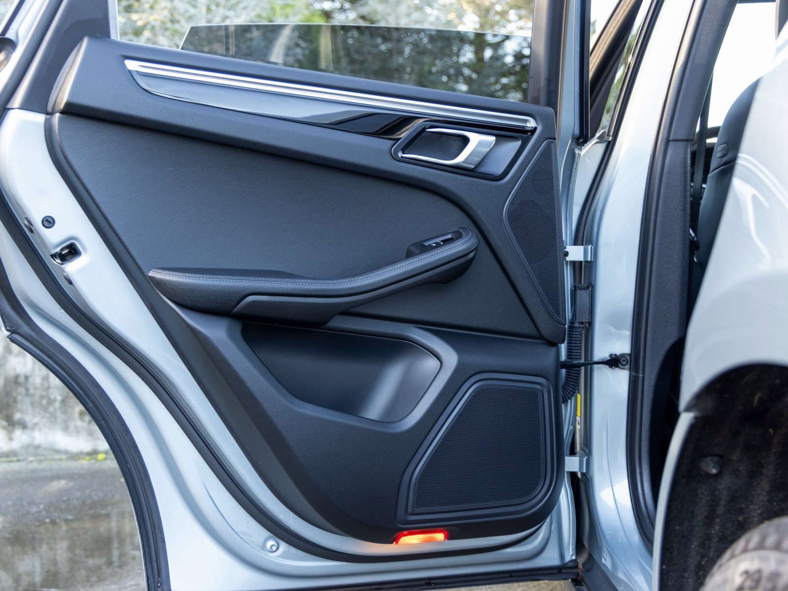 Certified 2023 Porsche Macan image 39