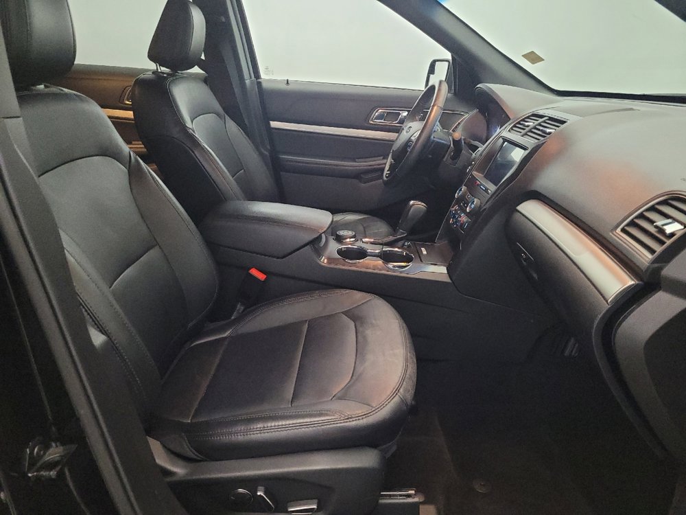 Used 2018 Ford Explorer XLT w/ Equipment Group 202A AWD/4WD image 21