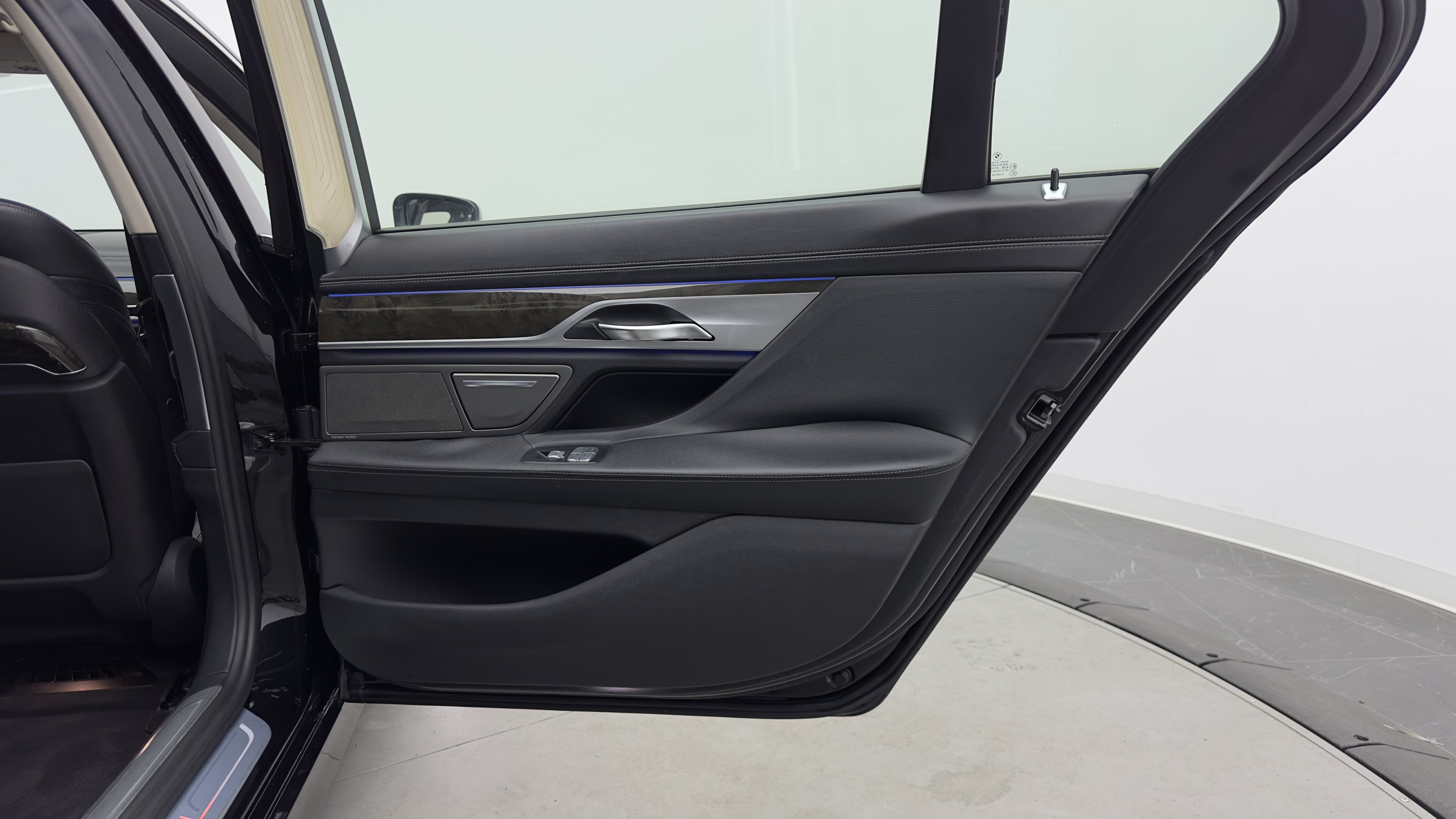 Used 2018 BMW 740i RWD image 42