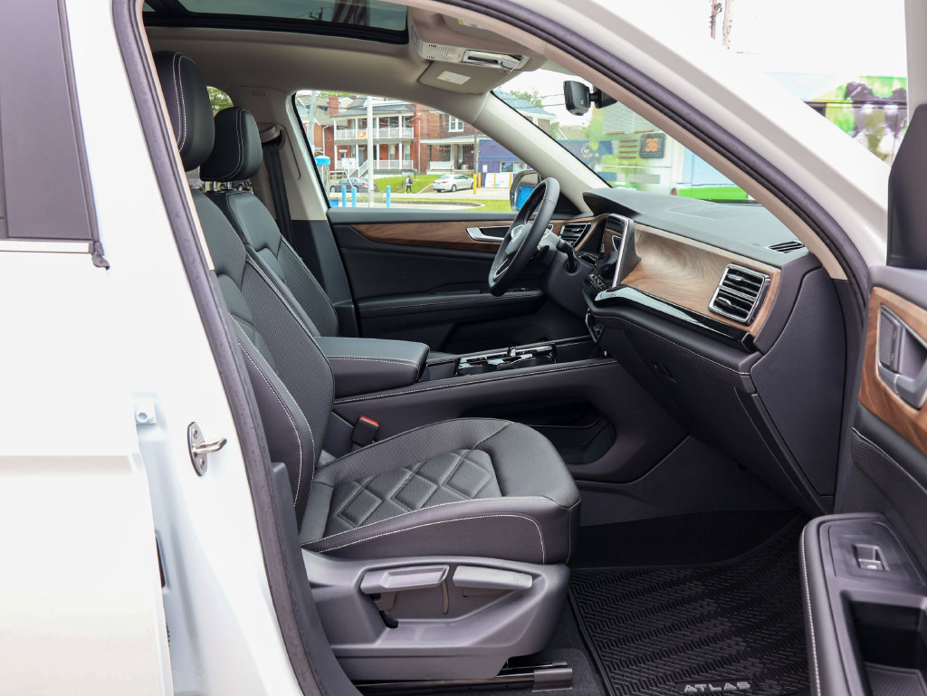 New 2026 Volkswagen Atlas SE FWD image 30