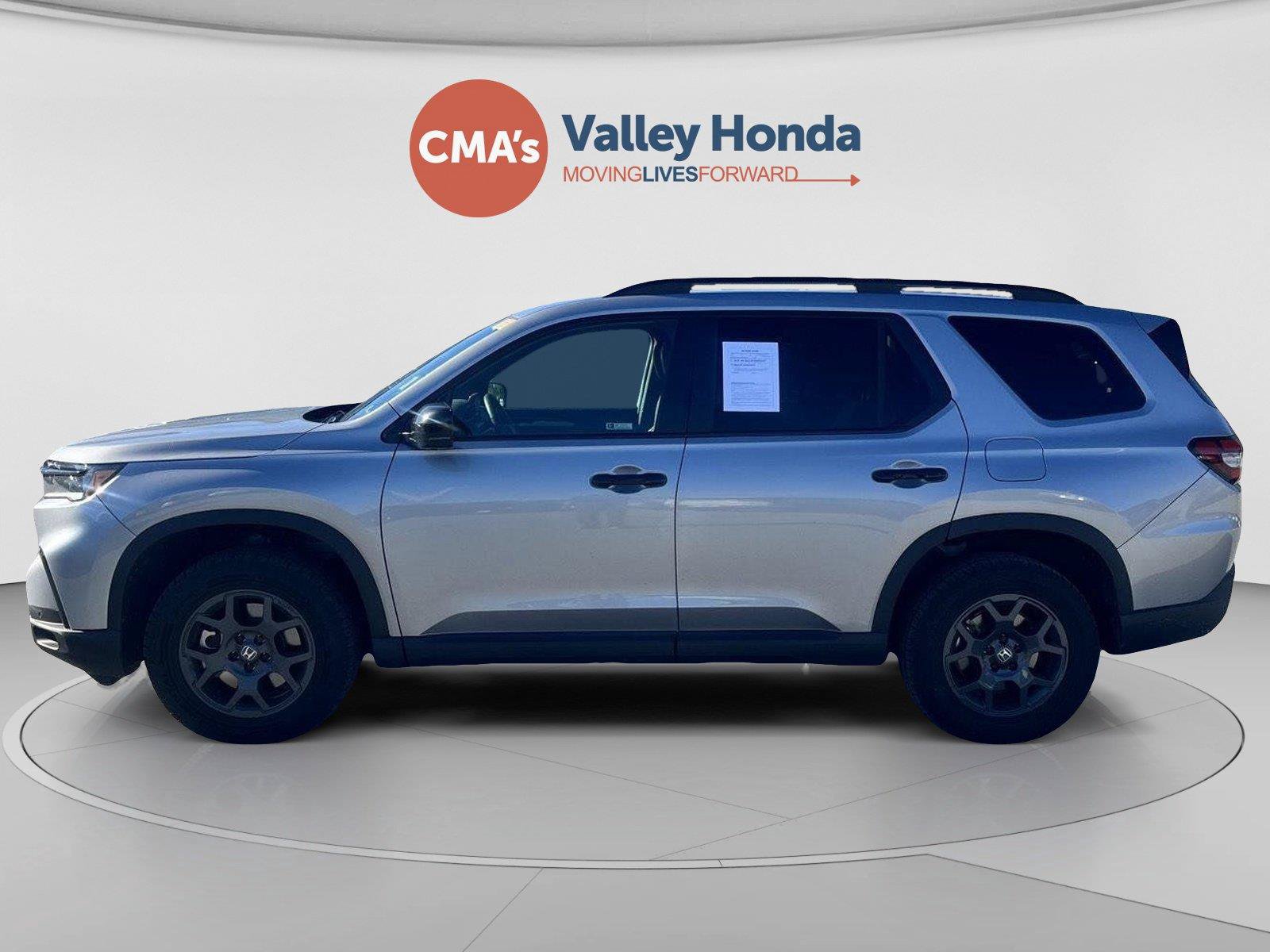 Used 2025 Honda Pilot TrailSport image 2