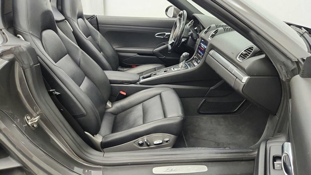 Used 2022 Porsche 718 Boxster RWD image 36