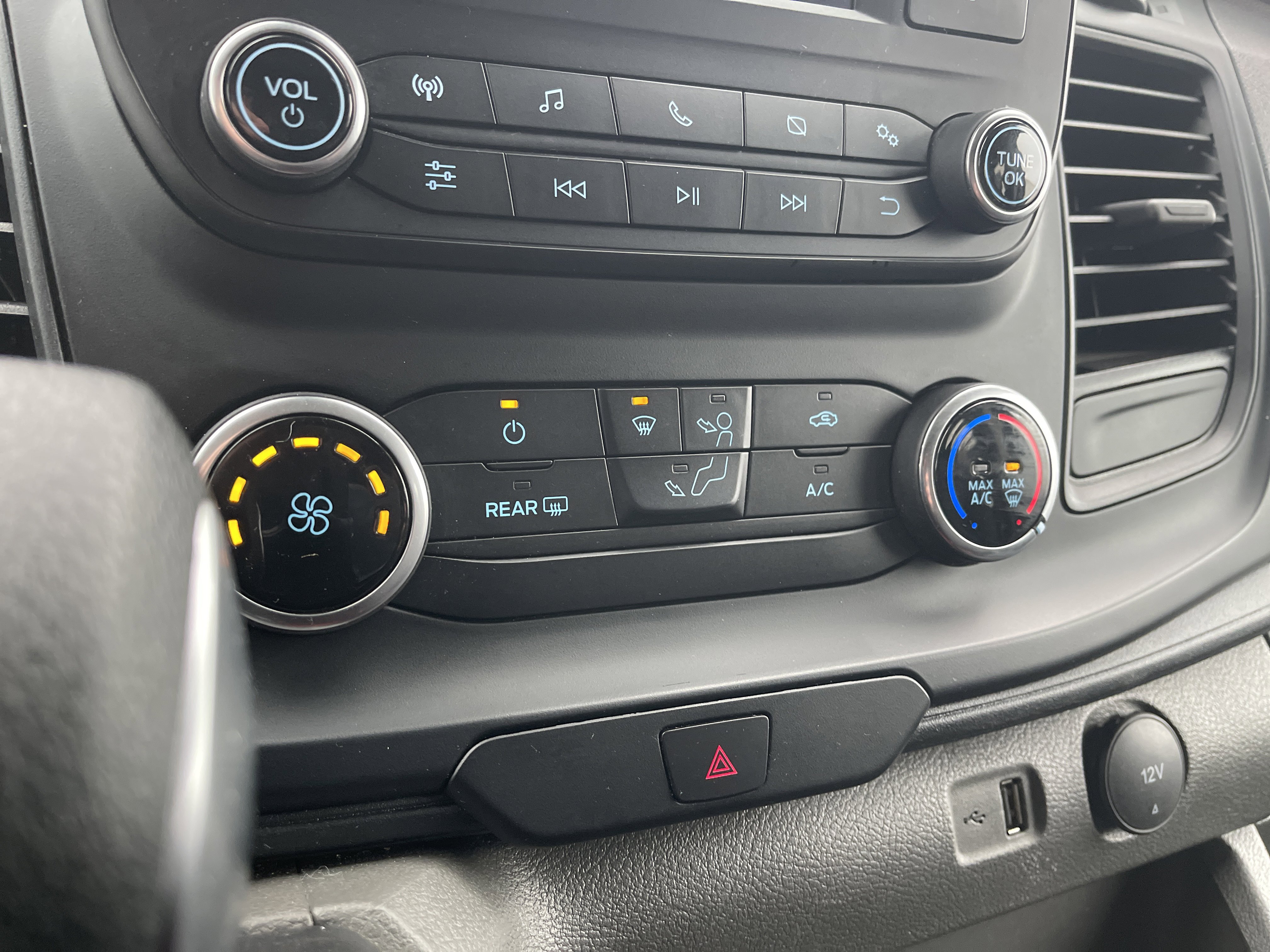 Certified 2023 Ford Transit 250 w/ Exterior Upgrade Package image 18