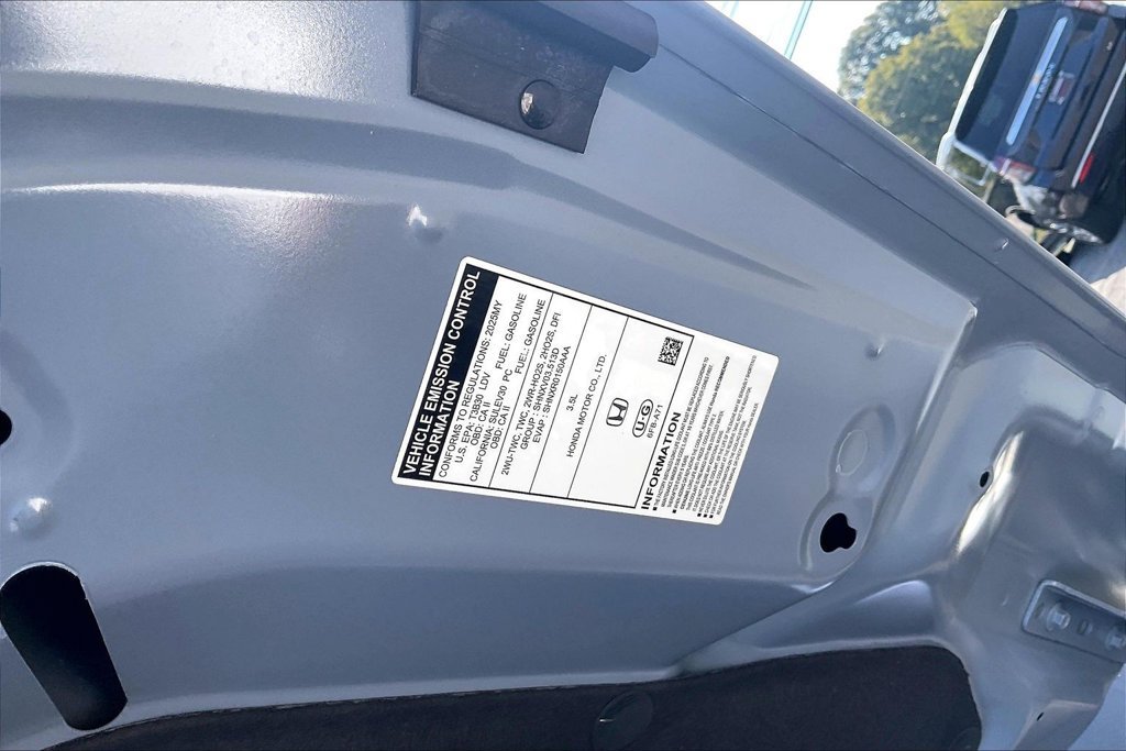 Used 2025 Honda Pilot Touring image 32