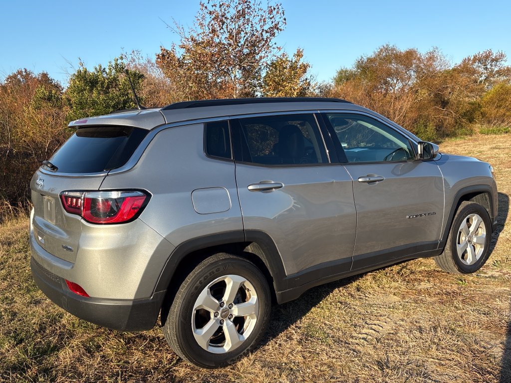 Used 2017 Jeep Compass Latitude AWD/4WD image 16