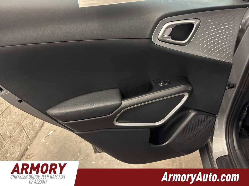 Used 2023 Kia Soul LX w/ LX Technology Package image 22