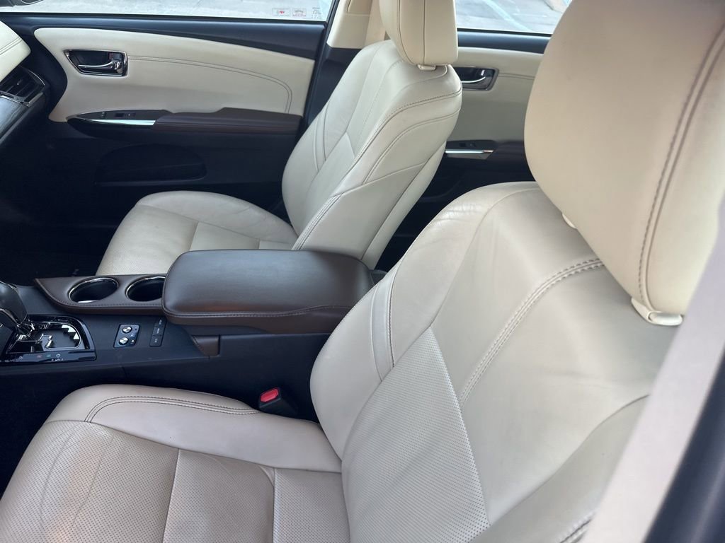 Used 2016 Toyota Avalon Limited w/ Toyota Safety Sense Package FWD image 2