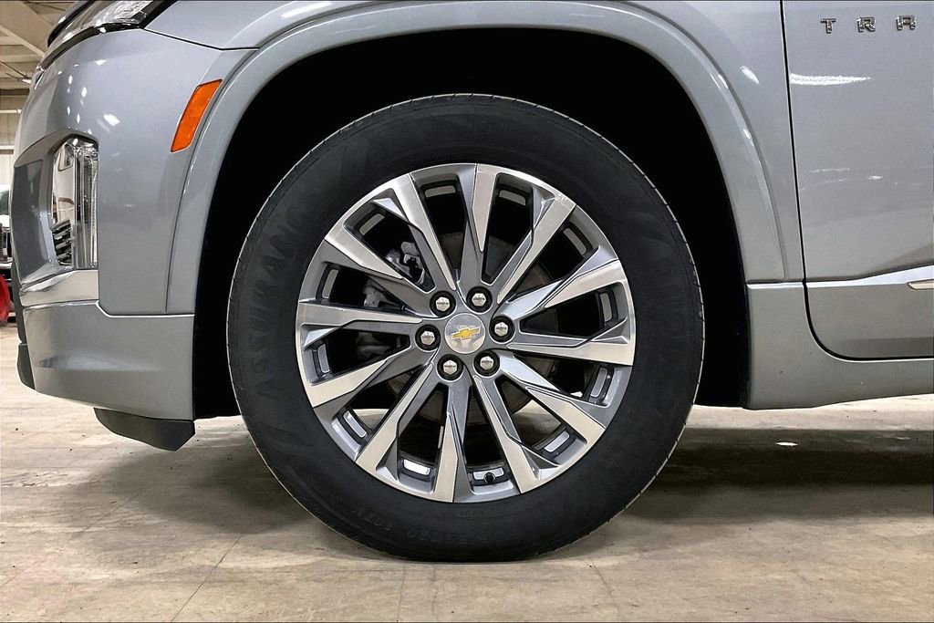 Used 2023 Chevrolet Traverse Premier w/ LPO, Floor Liner Package AWD/4WD image 9