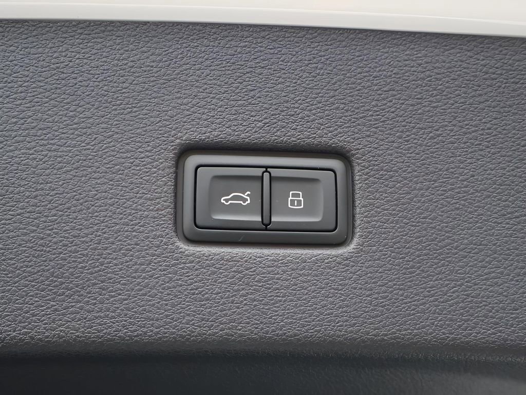 Used 2025 Audi Q8 Premium Plus image 19