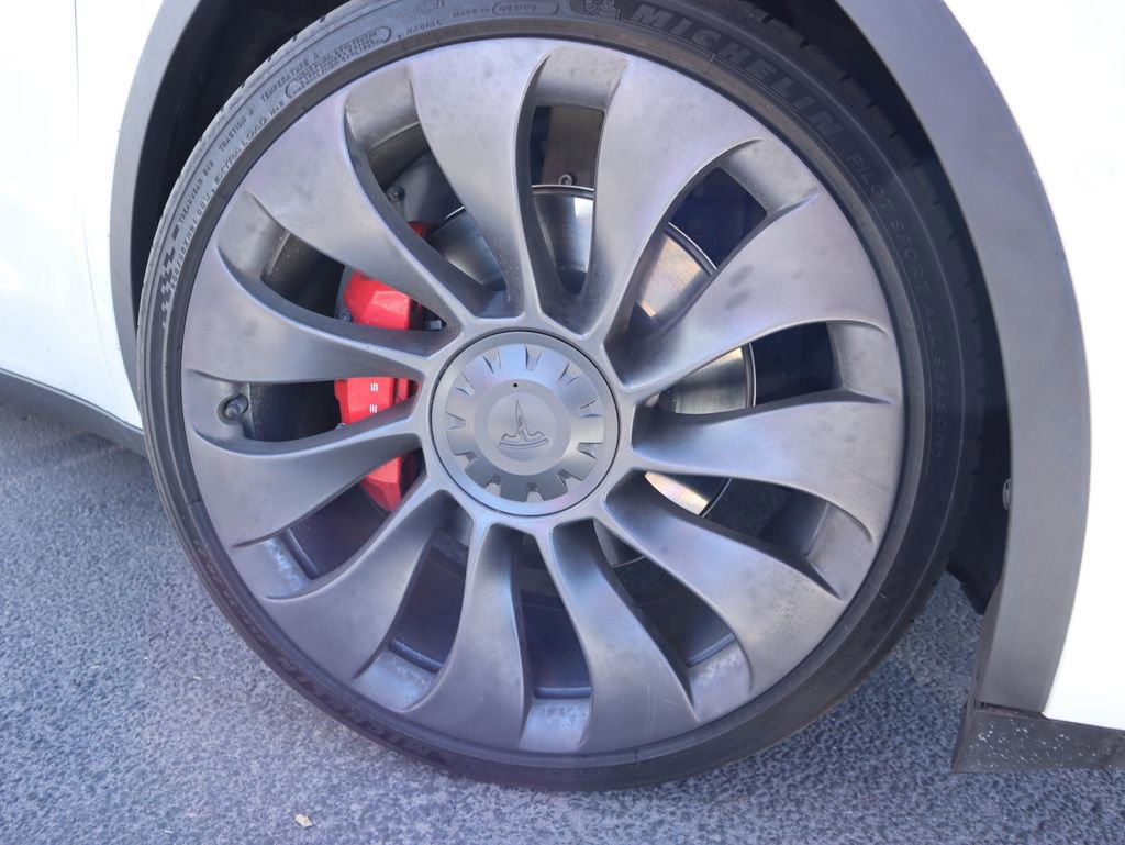 Used 2022 Tesla Model Y Performance AWD/4WD image 16