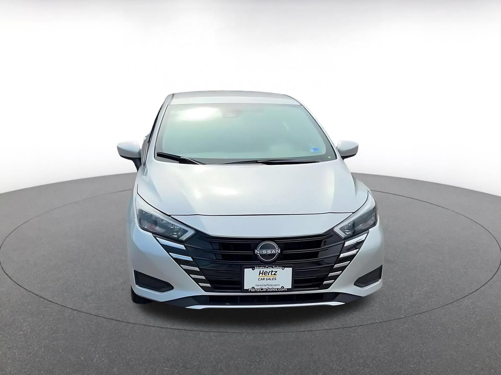 Used 2025 Nissan Versa SV FWD image 4