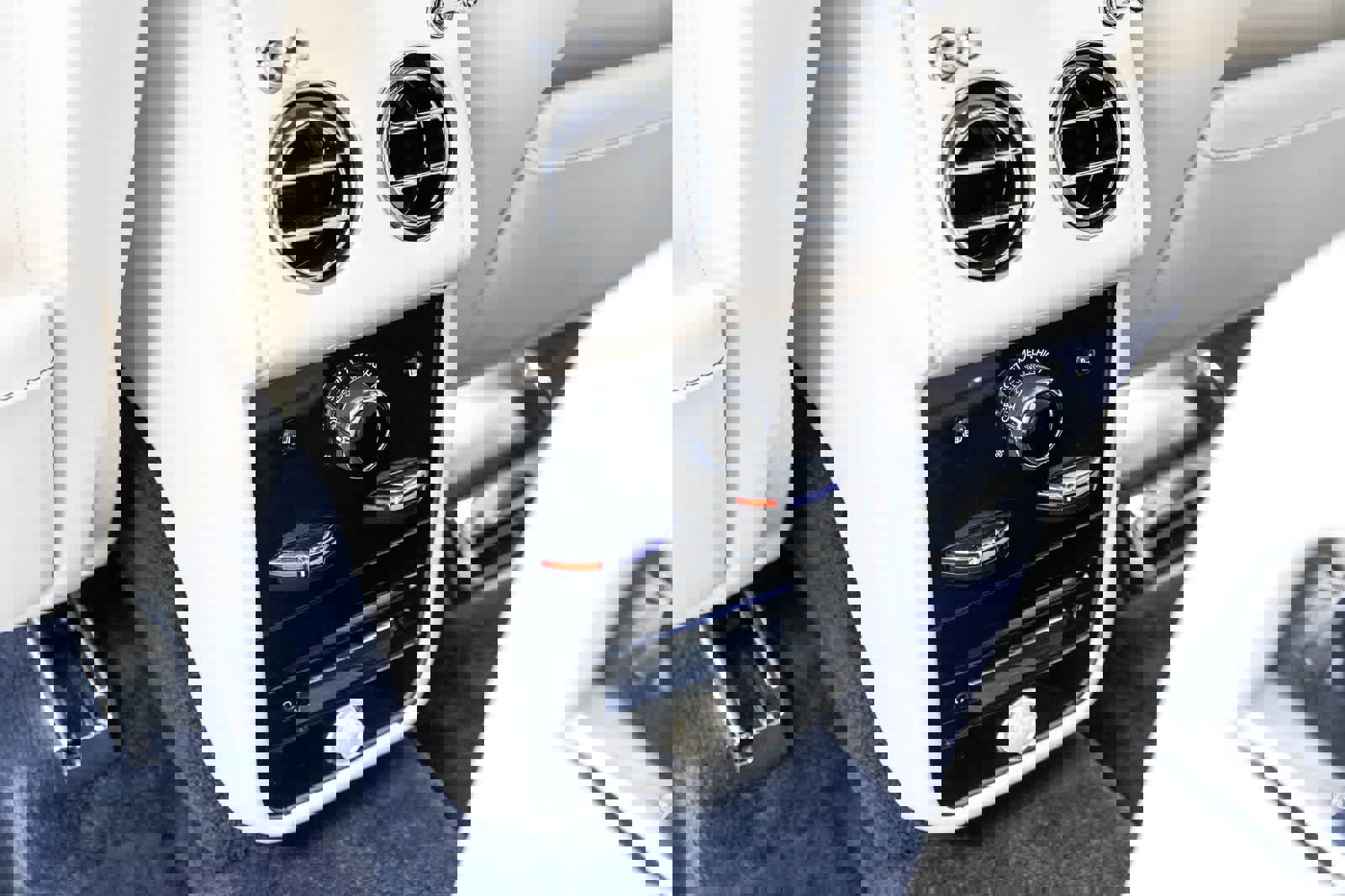 Used 2023 Rolls-Royce Cullinan w/ Cullinan Package image 43