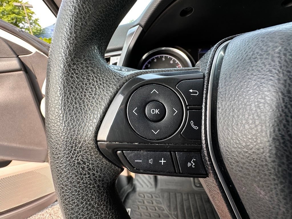 Used 2019 Toyota Camry LE FWD image 36
