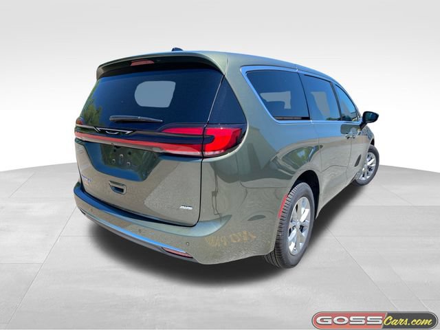 New 2027 Chrysler Pacifica Select AWD/4WD image 3