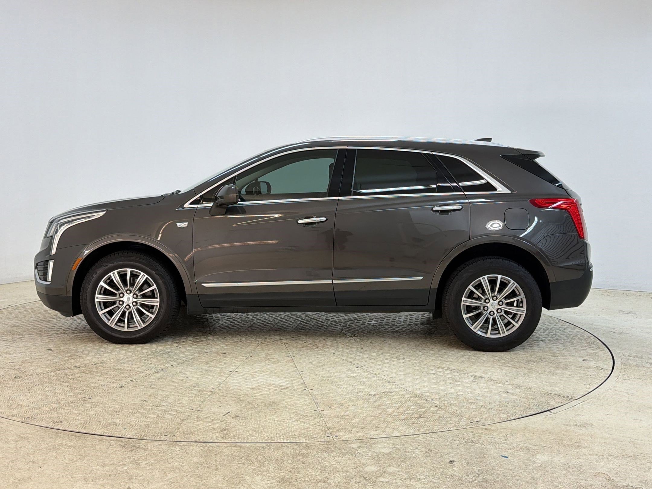 Used 2019 Cadillac XT5 Luxury FWD image 2
