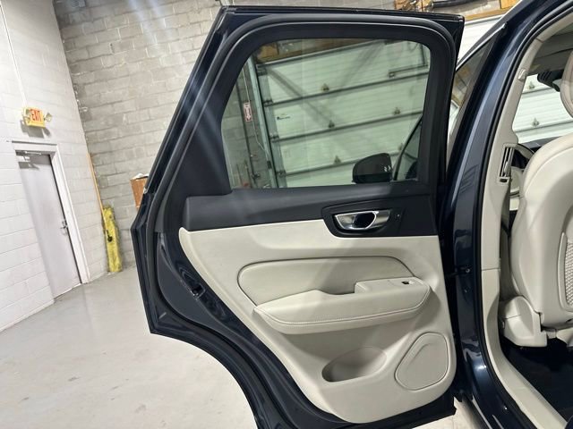 Used 2021 Volvo XC60 T6 Momentum image 13