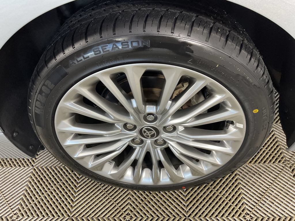 Used 2021 Toyota Avalon Limited w/ Advanced Safety Package FWD image 6