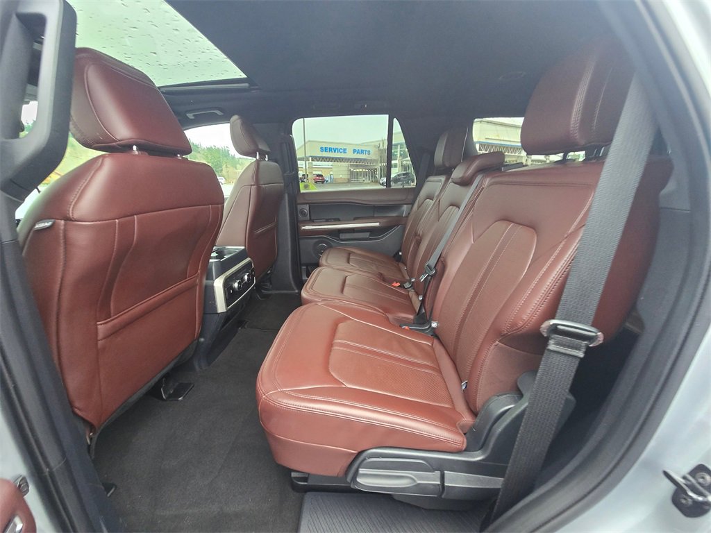 Used 2024 Ford Expedition Limited image 11