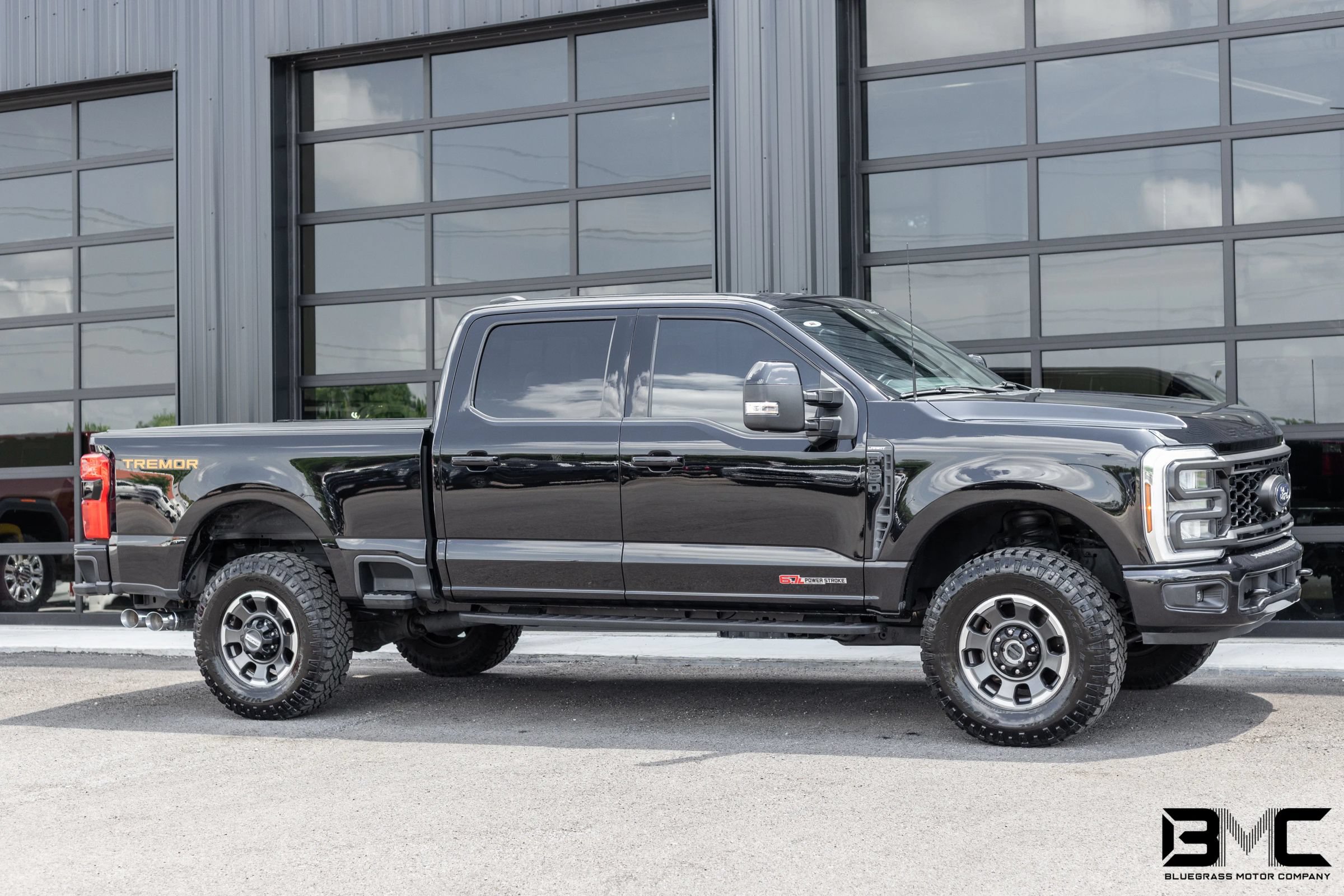 Used 2024 Ford F250 Lariat w/ Tremor Off-Road Package AWD/4WD image 8