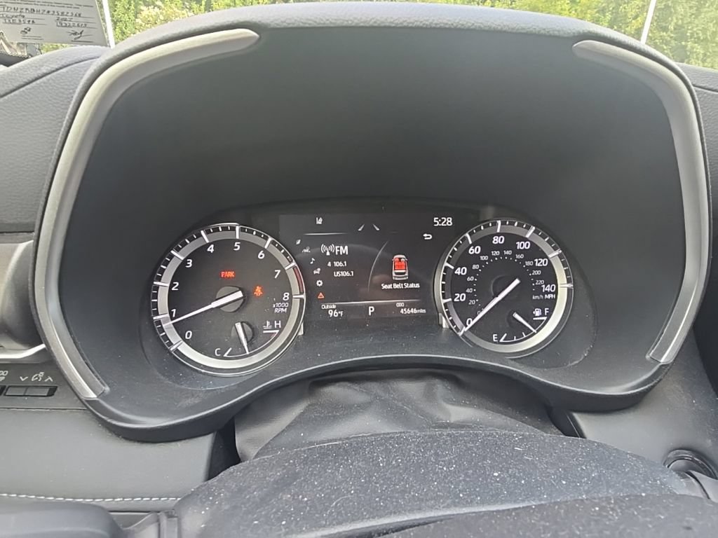 Used 2022 Toyota Highlander XLE AWD/4WD image 16