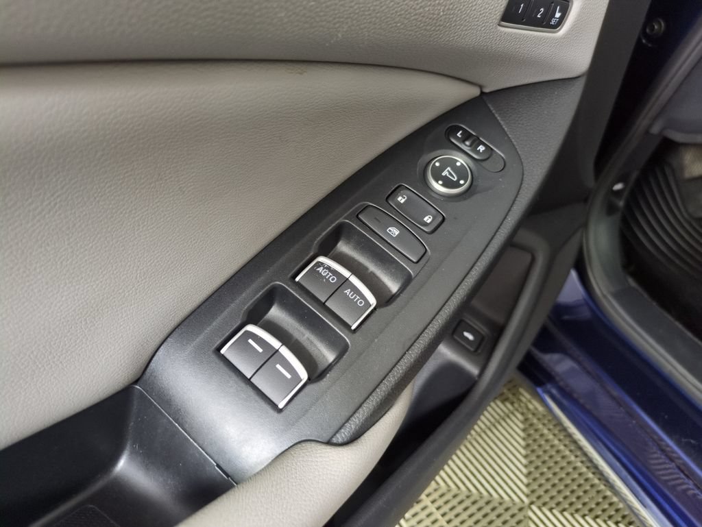 Used 2018 Honda Accord Touring image 11