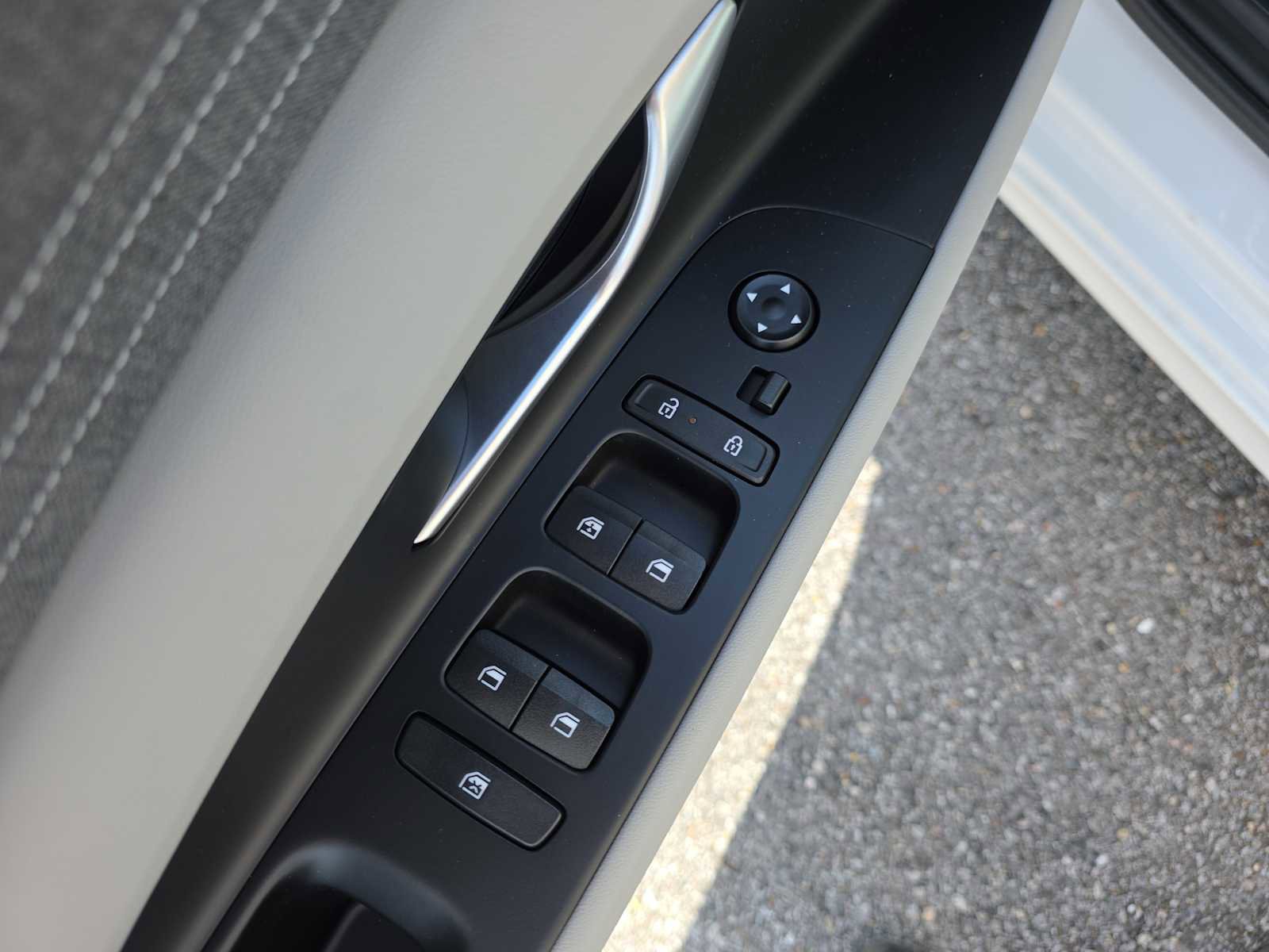 New 2025 Hyundai Elantra Limited image 21