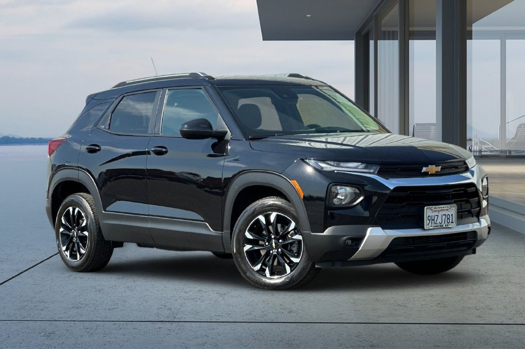 Used 2023 Chevrolet TrailBlazer LT w/ Convenience Package AWD/4WD image 2