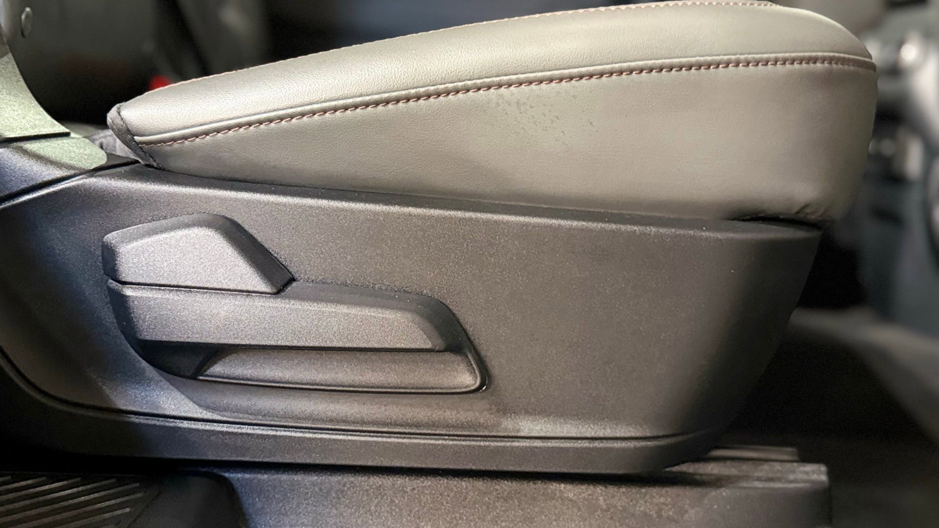 Used 2025 Ford Explorer Active w/ Active Comfort Package image 71