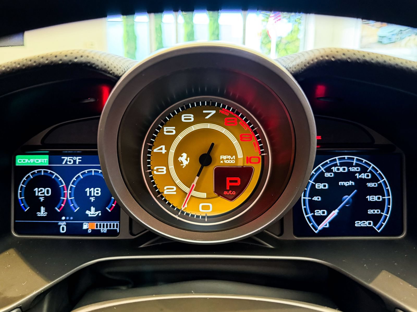 Used 2019 Ferrari Portofino RWD image 12