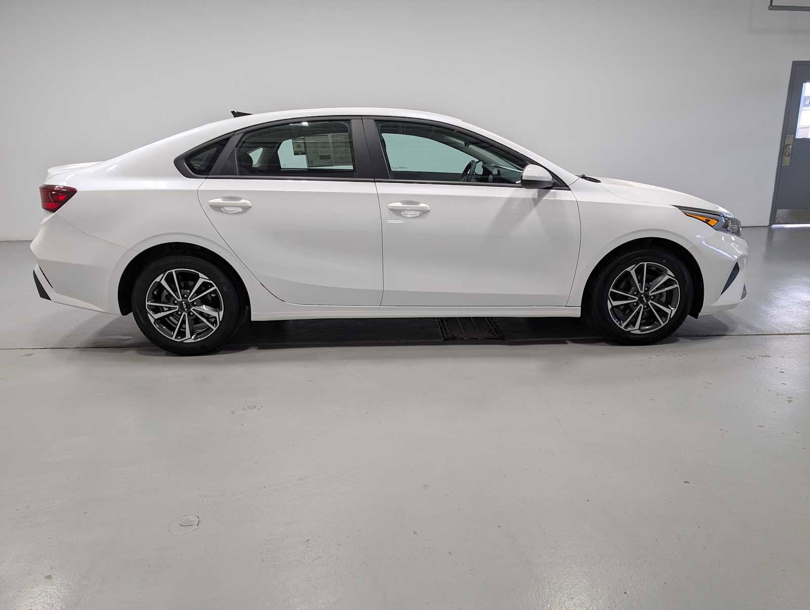 Certified 2023 Kia Forte LXS FWD image 7