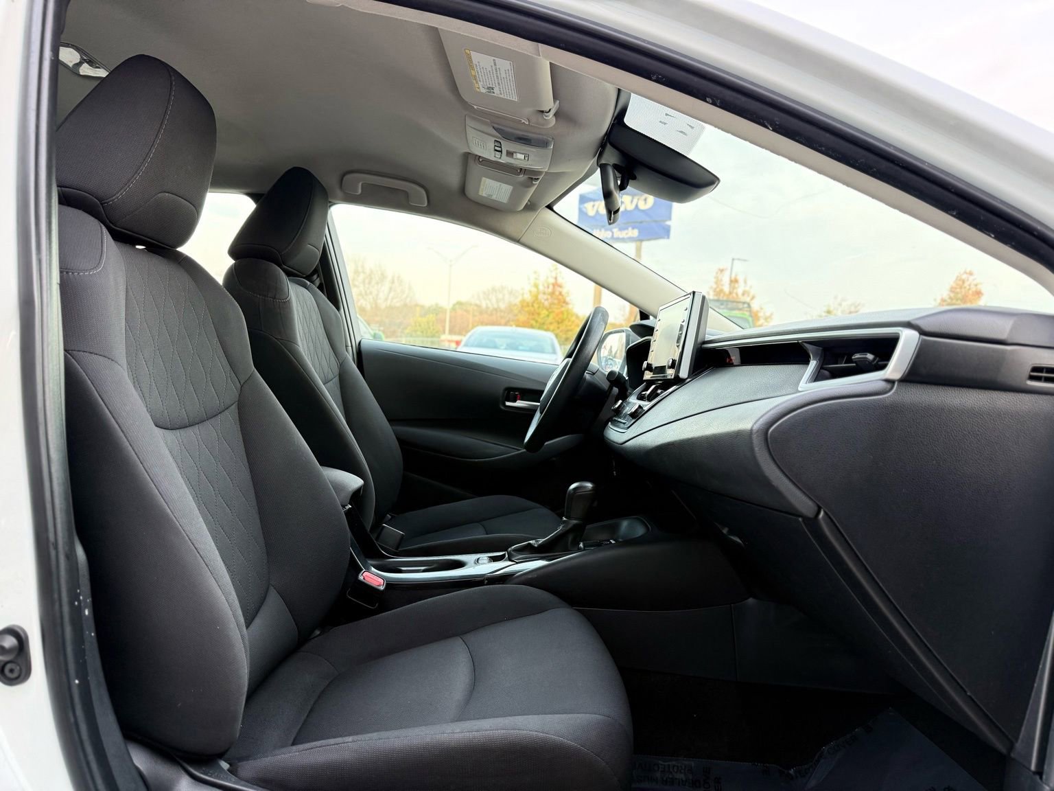 Used 2021 Toyota Corolla LE image 24