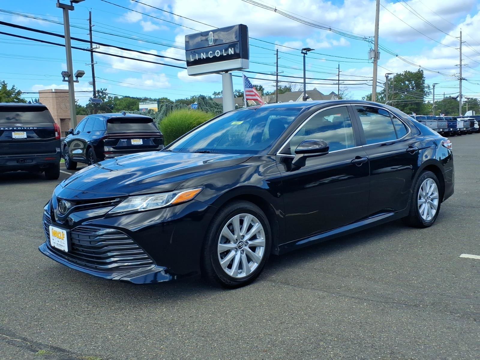 Used 2019 Toyota Camry LE FWD image 3