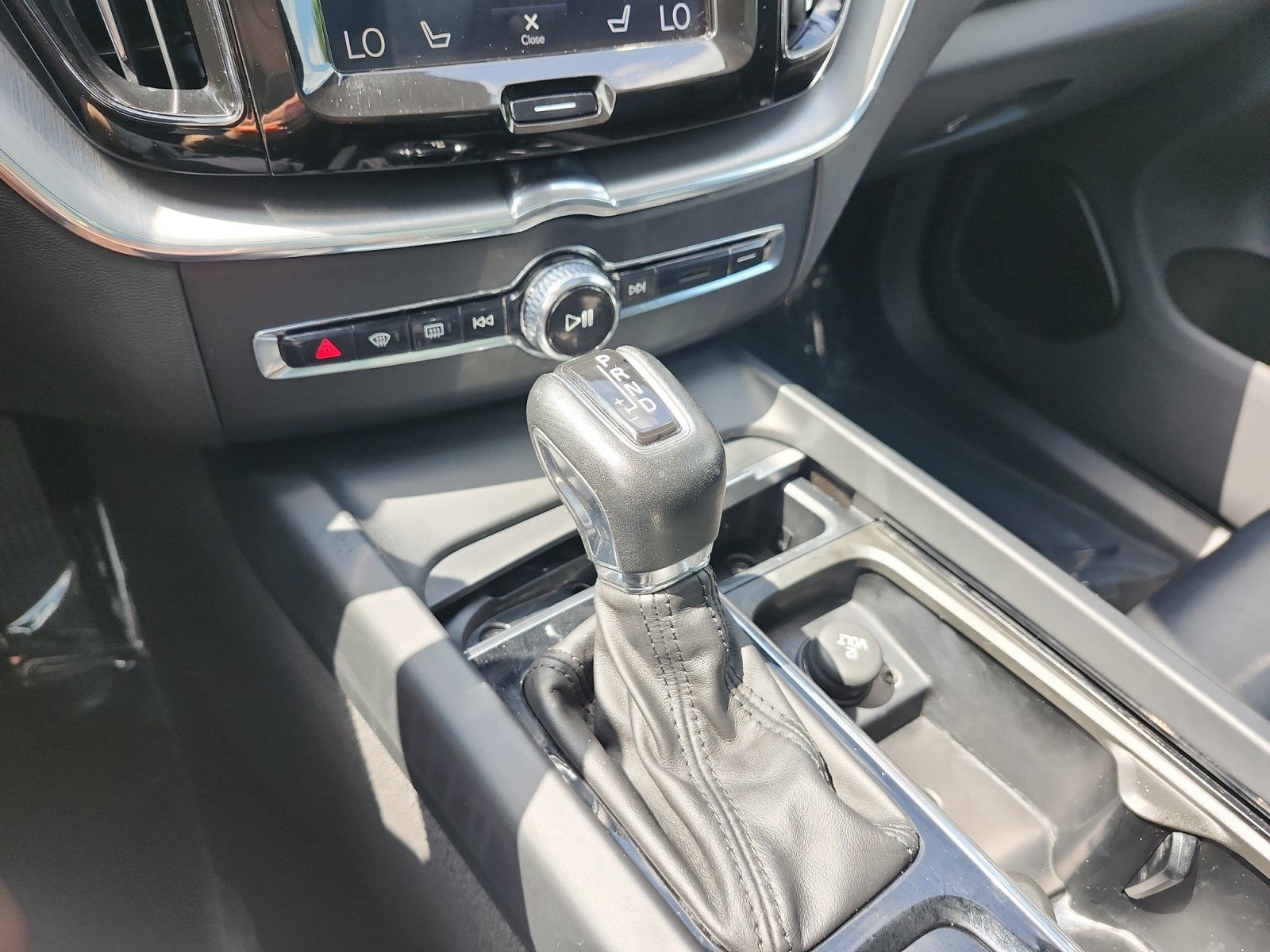 Used 2019 Volvo XC60 T5 Momentum w/ Protection Package AWD/4WD image 21