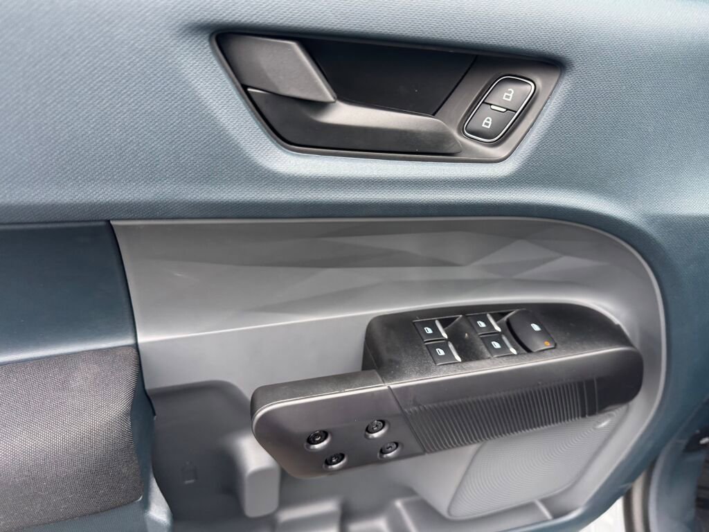 New 2025 Ford Maverick XL image 10