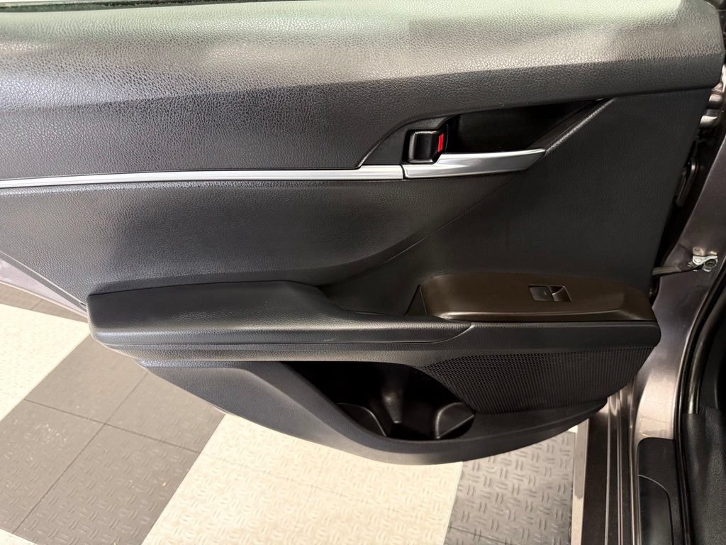 Used 2022 Toyota Camry LE FWD image 19