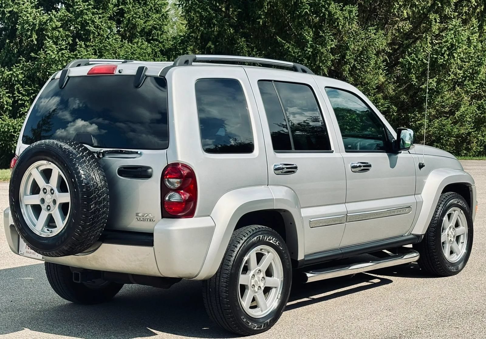 Used 2007 Jeep Liberty Limited AWD/4WD image 10