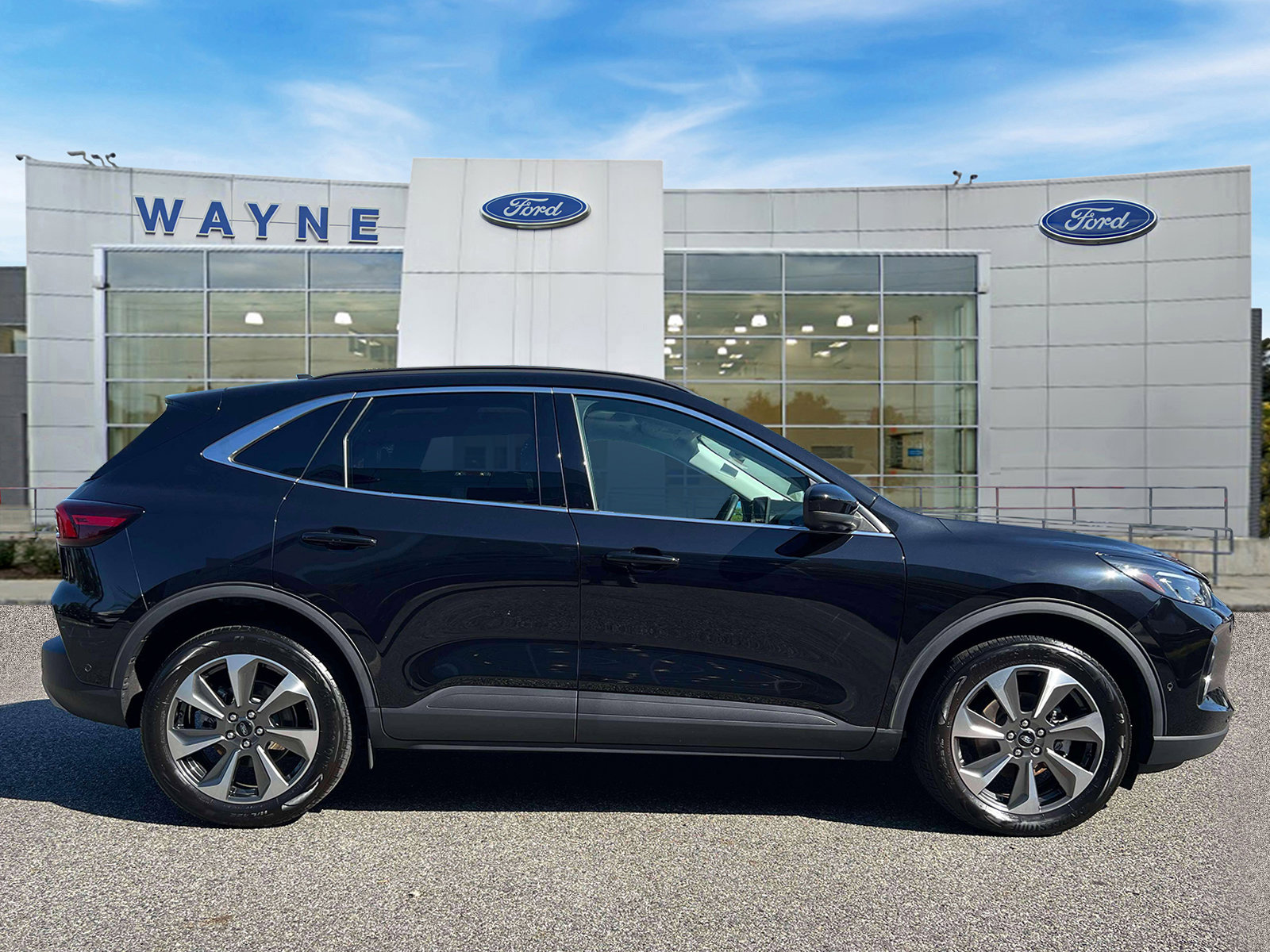 Used 2023 Ford Escape Platinum w/ Premium Technology Package image 7