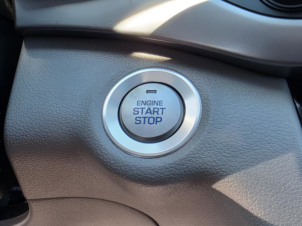 Used 2017 Hyundai Elantra Limited w/ Limited Tech Package 04 image 28