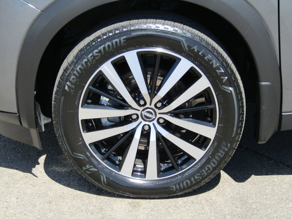 Used 2025 Nissan Pathfinder Platinum w/ Cargo Package AWD/4WD image 4
