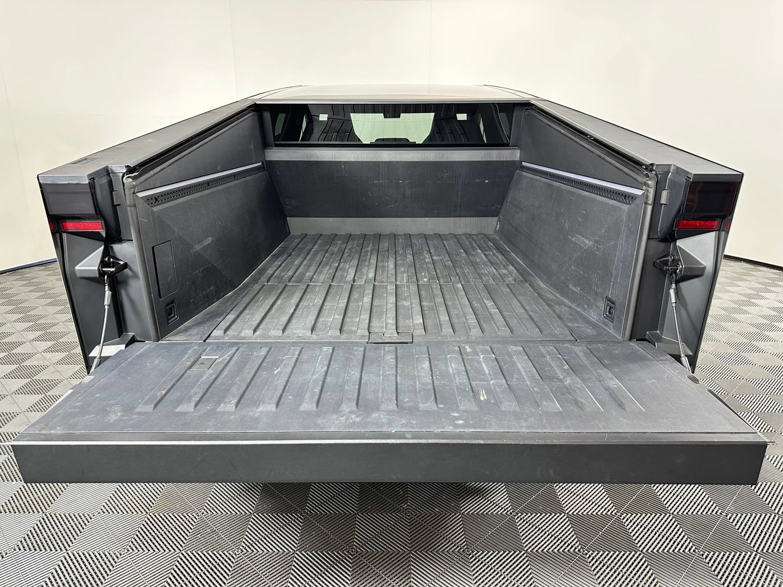 Used 2024 Tesla Cybertruck Cyberbeast AWD/4WD image 28