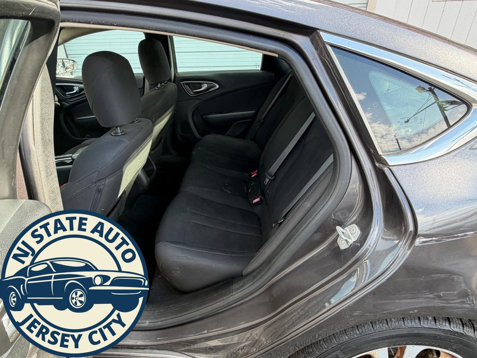 Used 2016 Chrysler 200 Limited image 5