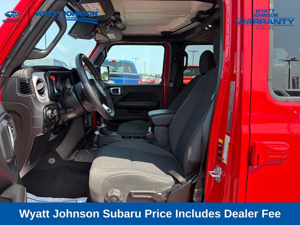 Used 2025 Jeep Wrangler Unlimited Sahara AWD/4WD image 19