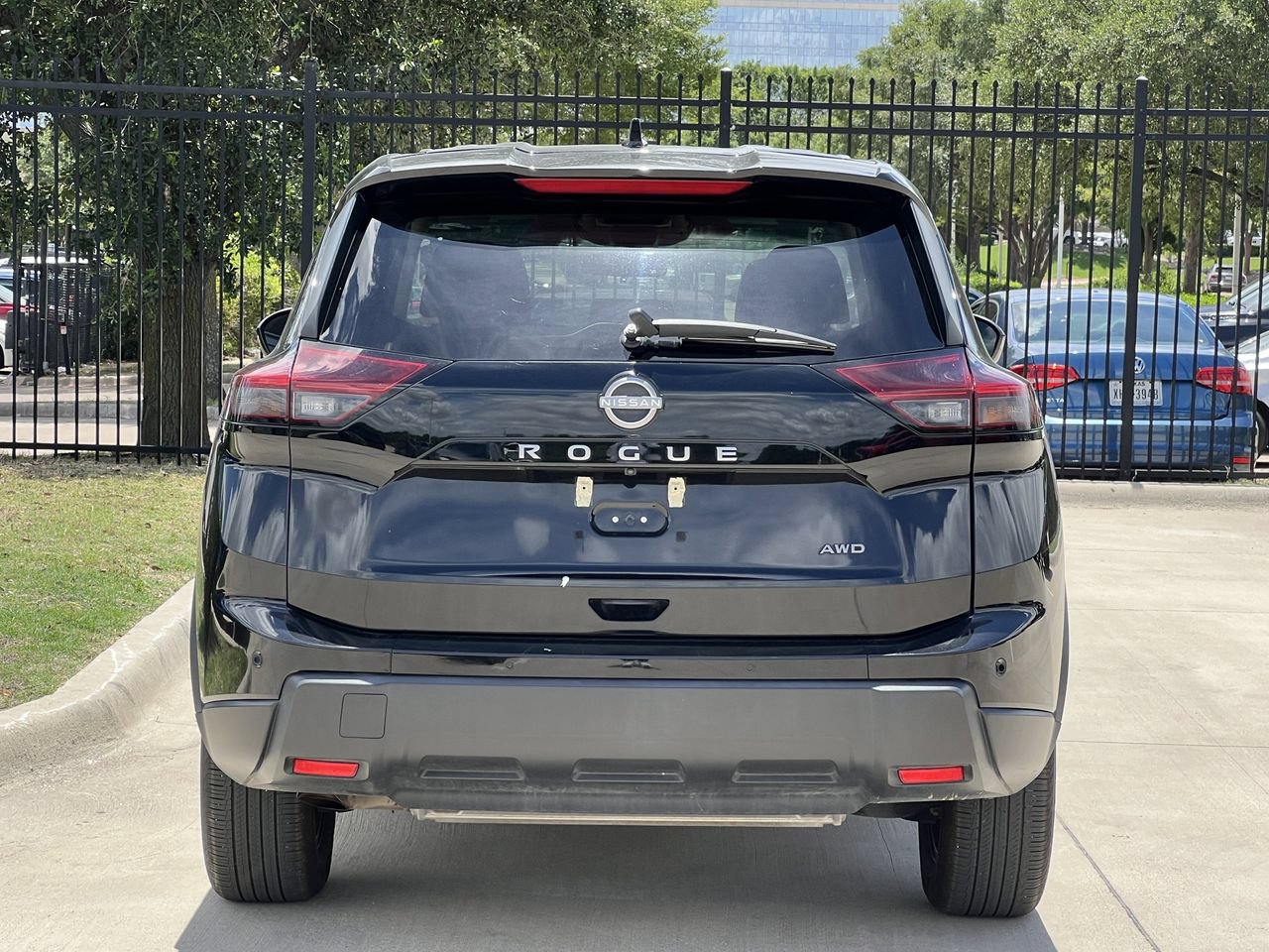 Used 2025 Nissan Rogue SV AWD/4WD image 4