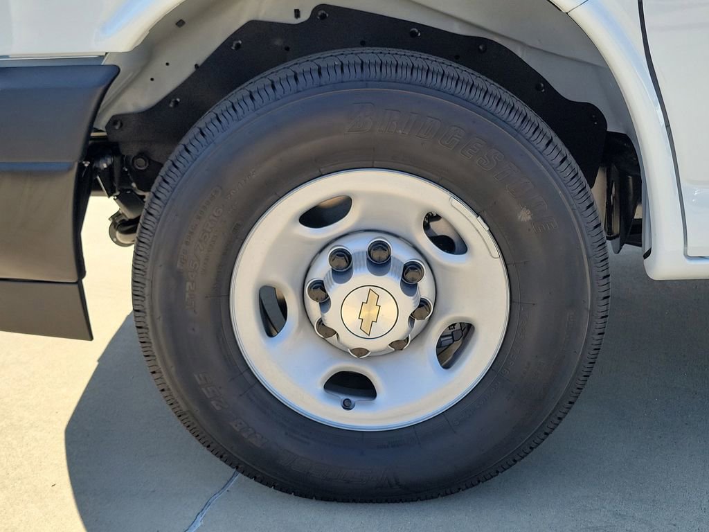 New 2026 Chevrolet Express 2500 Extended w/ Communications Package RWD image 23